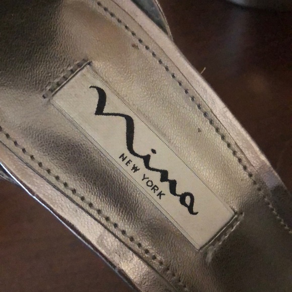 Beautiful silver heels with pretty shimmer strap - Picture 3 of 4